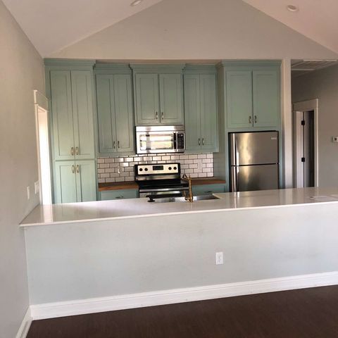 808 W Hull Street, Denison, TX 75020