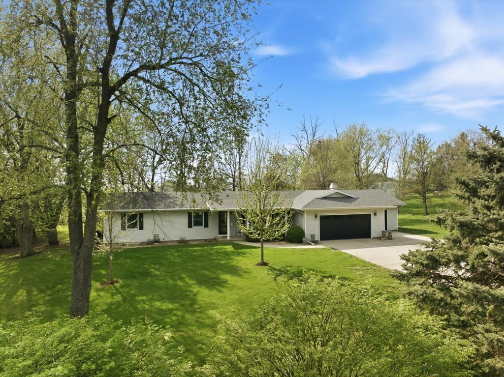 8656 Prairie Trail, Bloomington, IL 61705