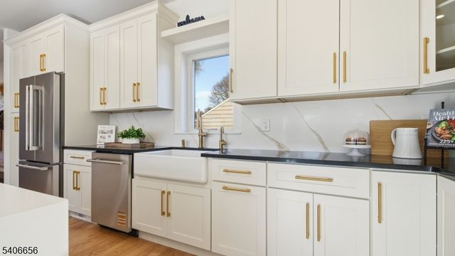 4 Hilltop Way, Essex Fells Twp., NJ 07021