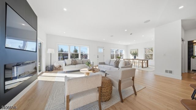 4 Hilltop Way, Essex Fells Twp., NJ 07021