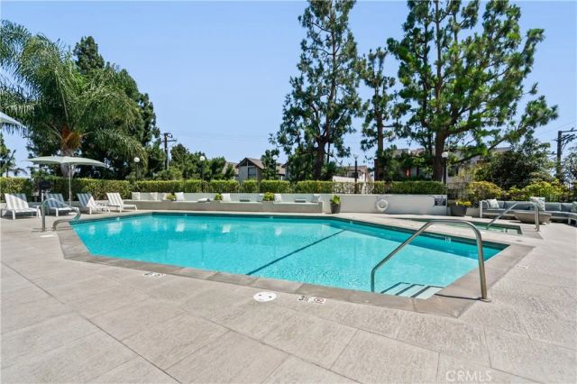 8787 Shoreham Drive B4, West Hollywood, CA 90069