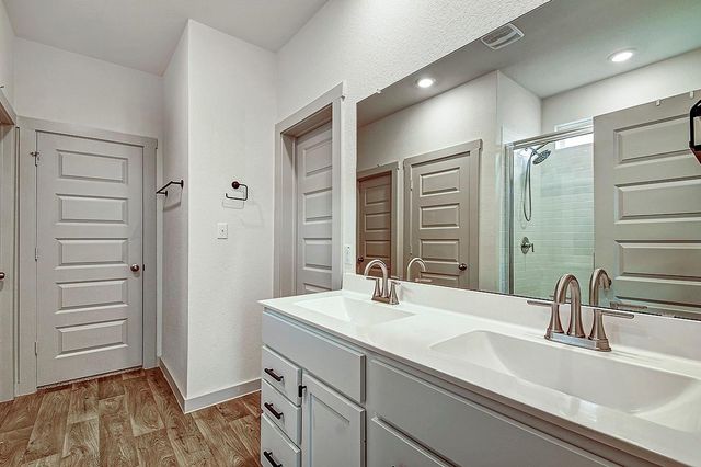 228 Greens Bayou TRL, Hutto, TX 78634