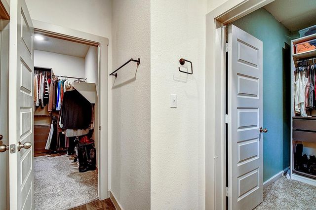 228 Greens Bayou TRL, Hutto, TX 78634