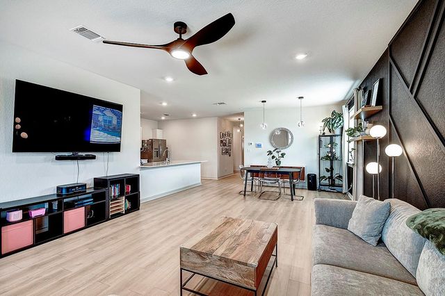 228 Greens Bayou TRL, Hutto, TX 78634