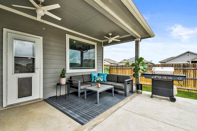 228 Greens Bayou TRL, Hutto, TX 78634