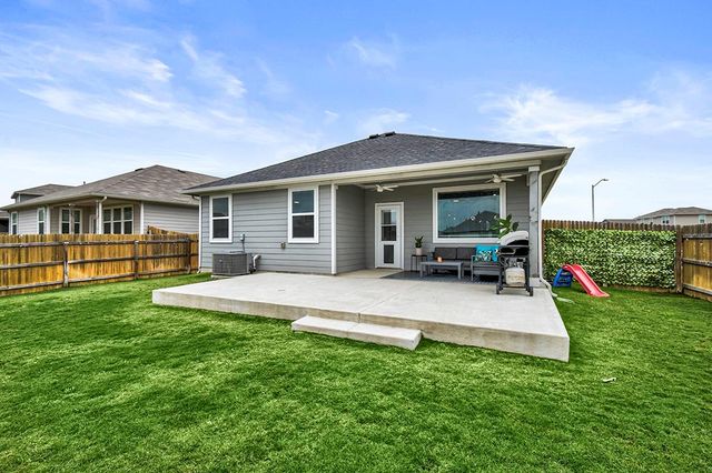 228 Greens Bayou TRL, Hutto, TX 78634