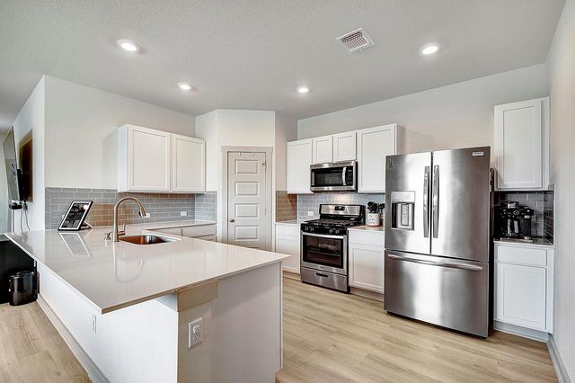228 Greens Bayou TRL, Hutto, TX 78634