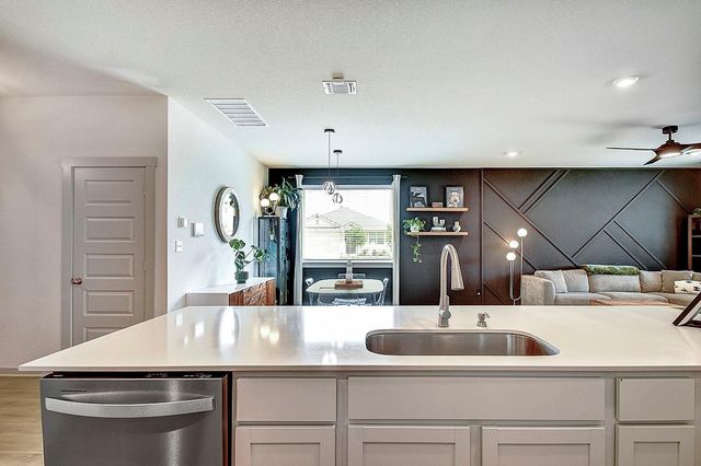 228 Greens Bayou TRL, Hutto, TX 78634