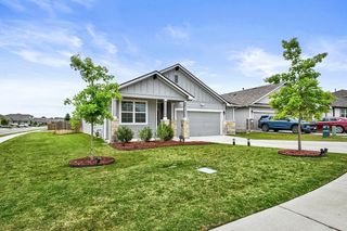 228 Greens Bayou TRL, Hutto, TX 78634