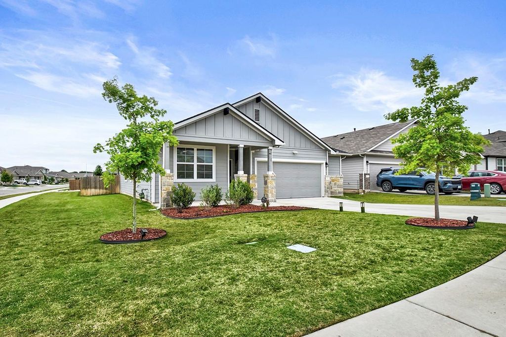 228 Greens Bayou TRL, Hutto, TX 78634