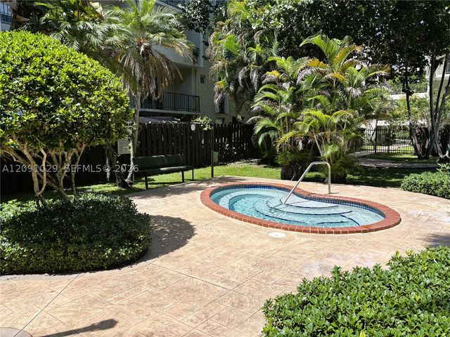 6900 N Kendall Dr A310, Pinecrest, FL 33156