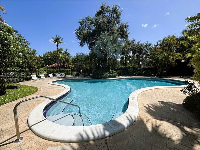 6900 N Kendall Dr A310, Pinecrest, FL 33156