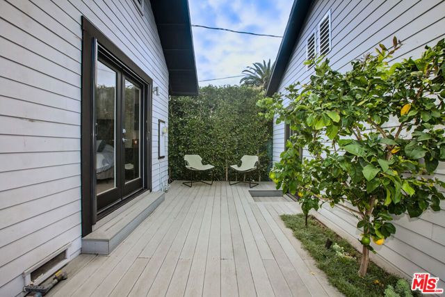 663 San Juan Avenue, Los Angeles, CA 90291