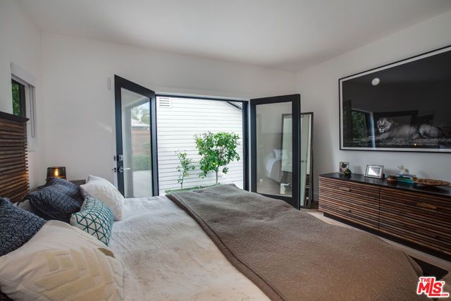 663 San Juan Avenue, Los Angeles, CA 90291