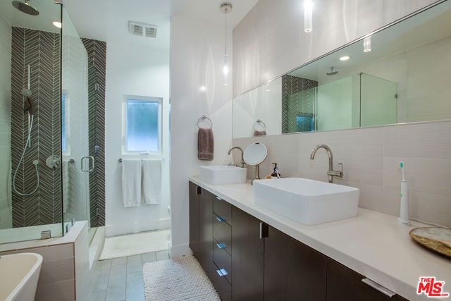 663 San Juan Avenue, Los Angeles, CA 90291