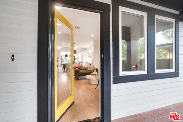 663 San Juan Avenue, Los Angeles, CA 90291