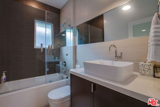 663 San Juan Avenue, Los Angeles, CA 90291