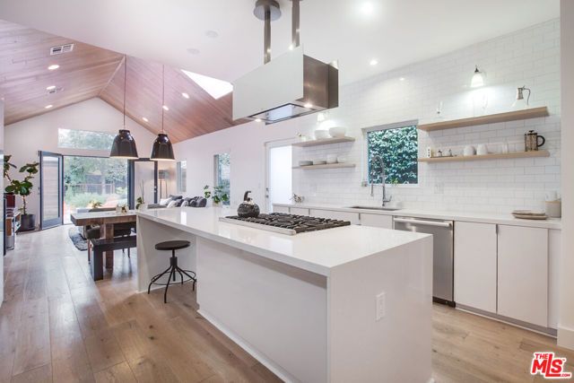 663 San Juan Avenue, Los Angeles, CA 90291