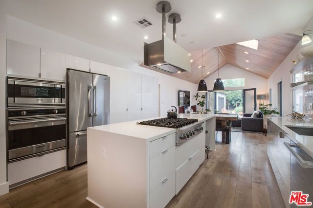 663 San Juan Avenue, Los Angeles, CA 90291