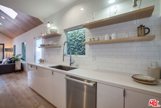 663 San Juan Avenue, Los Angeles, CA 90291