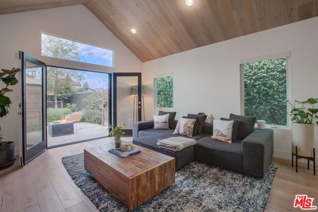 663 San Juan Avenue, Los Angeles, CA 90291