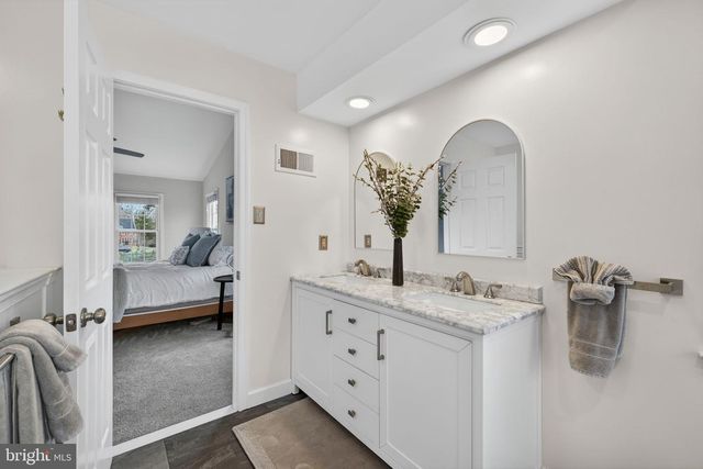 15067 BROWN POST LN, Centreville, VA 20121