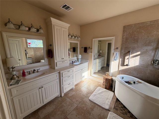 136 Wick Willow Road, Montgomery, TX 77356