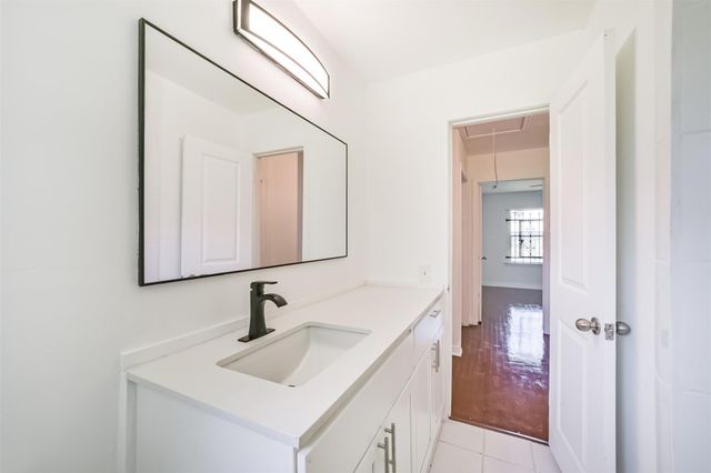 10434 Rockaway Drive, Houston, TX 77016