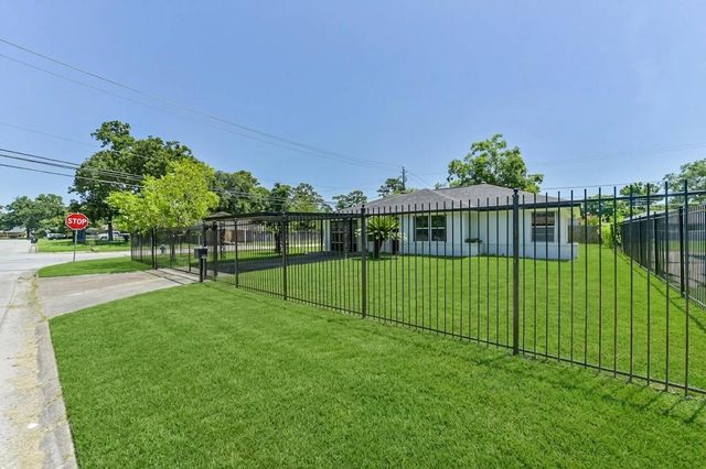 10434 Rockaway Drive, Houston, TX 77016