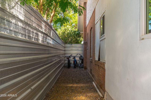 933 E GRANADA Road, Phoenix, AZ 85006