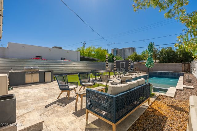 933 E GRANADA Road, Phoenix, AZ 85006