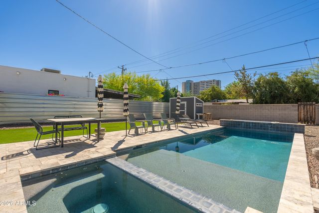 933 E GRANADA Road, Phoenix, AZ 85006