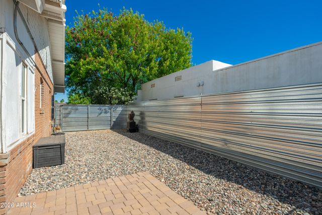 933 E GRANADA Road, Phoenix, AZ 85006