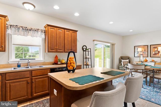 2 STONECREST TRL, Elizabethtown, PA 17022