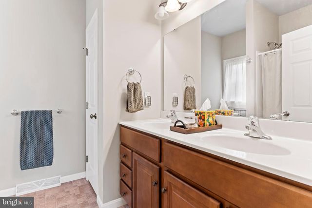 2 STONECREST TRL, Elizabethtown, PA 17022