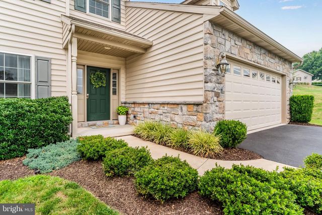 2 STONECREST TRL, Elizabethtown, PA 17022