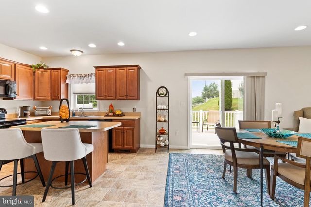 2 STONECREST TRL, Elizabethtown, PA 17022