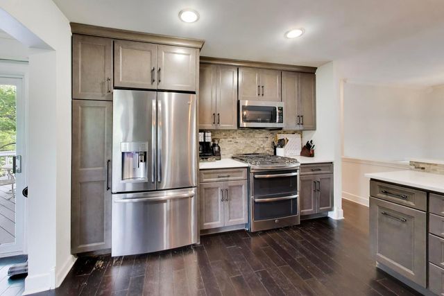 2167 Midhurst Road, Downers Grove, IL 60516