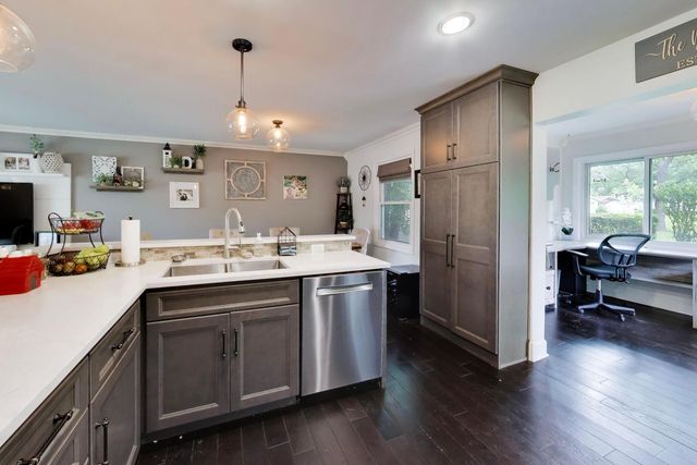 2167 Midhurst Road, Downers Grove, IL 60516