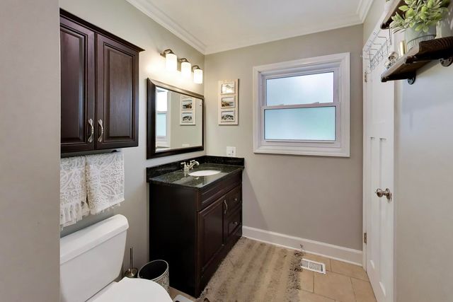 2167 Midhurst Road, Downers Grove, IL 60516