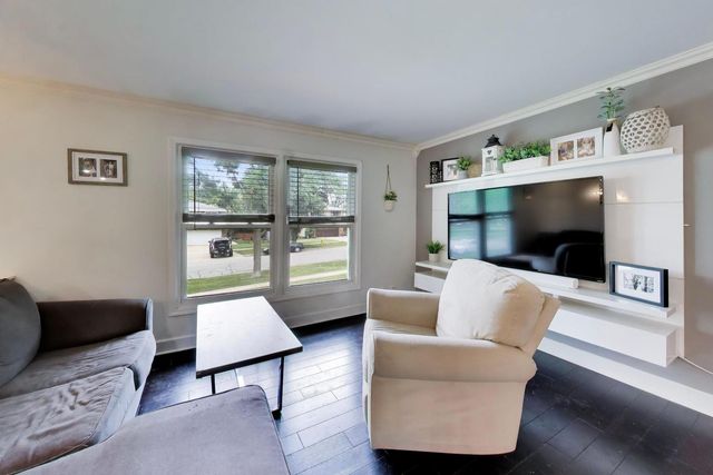 2167 Midhurst Road, Downers Grove, IL 60516