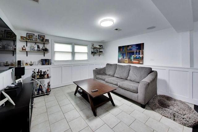 2167 Midhurst Road, Downers Grove, IL 60516