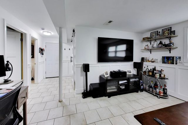 2167 Midhurst Road, Downers Grove, IL 60516