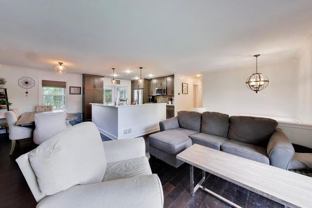 2167 Midhurst Road, Downers Grove, IL 60516