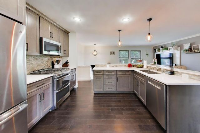 2167 Midhurst Road, Downers Grove, IL 60516