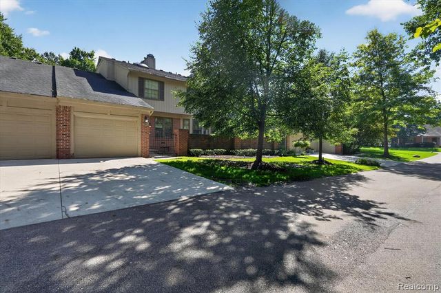 7240 Nottingham Court, West Bloomfield, MI 48322