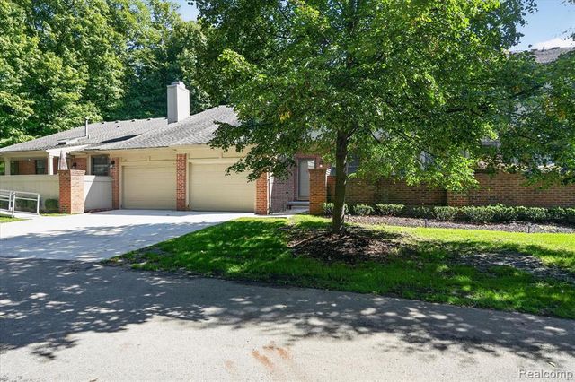 7240 Nottingham Court, West Bloomfield, MI 48322