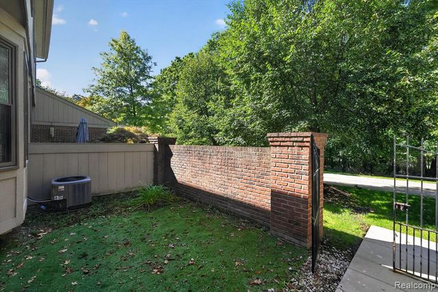 7240 Nottingham Court, West Bloomfield, MI 48322