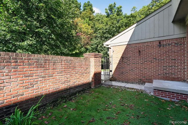 7240 Nottingham Court, West Bloomfield, MI 48322