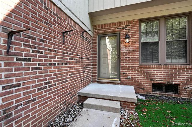 7240 Nottingham Court, West Bloomfield, MI 48322